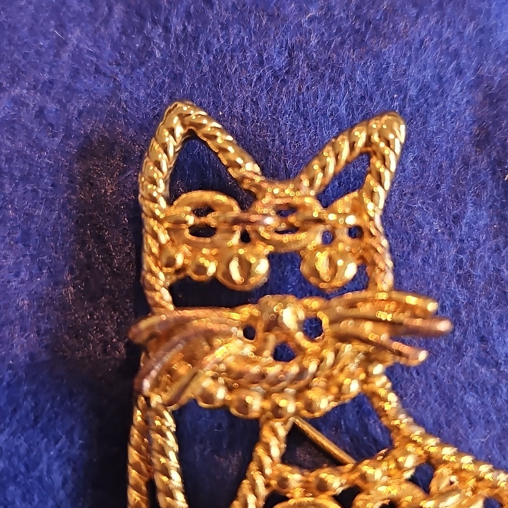 Whimsicle Cat Brooch Of Rope And Chains Design 2 3/4" Costume Jewelry Gold Tone - Picture 4 of 7